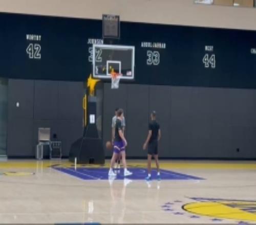 逐步恢復(fù)！里夫斯已穿回球鞋在訓(xùn)練后加練罰球及三分