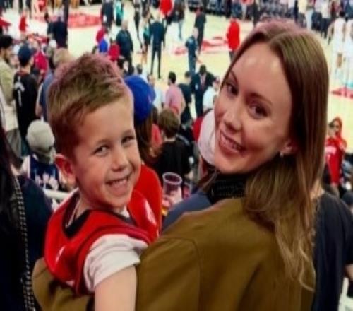 季后賽即將來襲！申京女友曬照秀恩愛：本賽季我的精彩瞬間