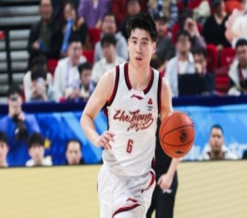 正負(fù)值+15最高！程帥澎半場(chǎng)6中4貢獻(xiàn)10分三分4中2