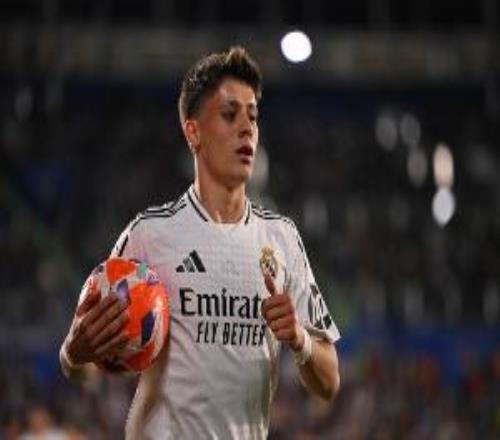 閃耀慕尼黑，居萊爾是自2024年后歐冠首位安聯(lián)球場對拜仁雙響球員