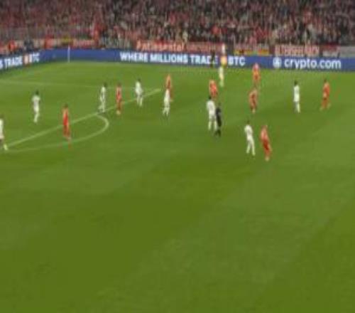 心態(tài)好！維尼修斯撞倒基米希后又故意將其推倒，雞哥一笑了之