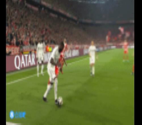 凱恩進(jìn)球前，呂迪格本方底線附近卡位時(shí)回身扛翻格納布里