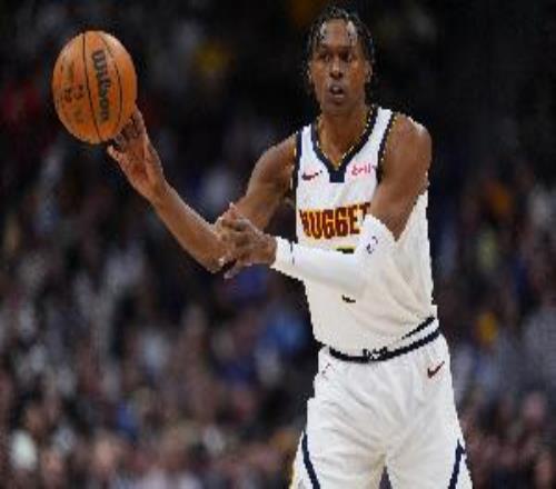 阿德?tīng)柭合Ｍ痔厣铜偹笹1能打目前兩人只參加了無(wú)對(duì)抗訓(xùn)練