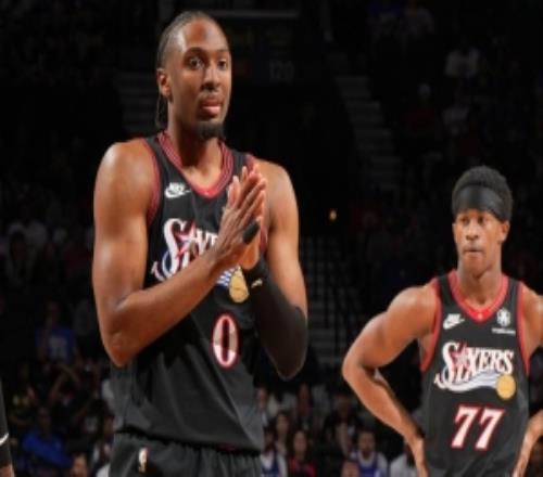 今日上腳實戰(zhàn)！馬克西穿著NB個人首款簽名戰(zhàn)靴出戰(zhàn)附加賽