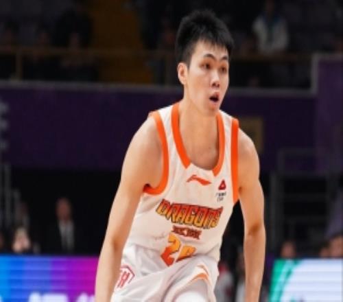 表現(xiàn)糟糕！龐崢麟半場(chǎng)3投全鐵僅靠罰球得到3分另2板2助1帽