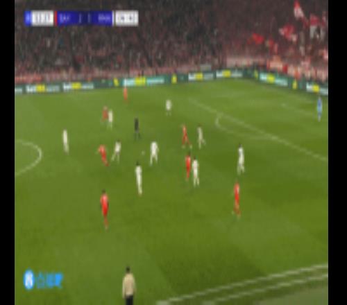 米利唐與凱恩爭(zhēng)搶球權(quán)時(shí)被打到面部捂臉倒地，主裁吹罰凱恩犯規(guī)