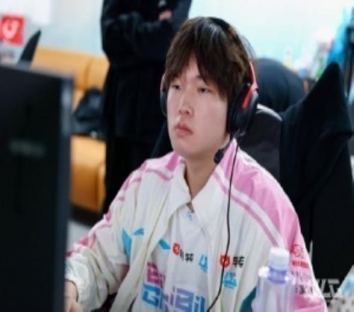 Cos餅大哥KPL瓜主爆料：某俱樂部教練與選手爆發(fā)矛盾，選手摔門而走