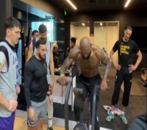 只爭朝夕！湖人官推曬詹姆斯帶領(lǐng)全隊瘋狂蹬車訓(xùn)練體能