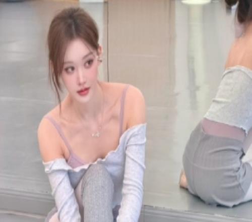 55開前女友UU分享照片：旋轉(zhuǎn)跳躍我閉著眼