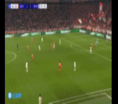 巴爾韋德弧頂晃開防守遠(yuǎn)射，被諾伊爾直接抱住