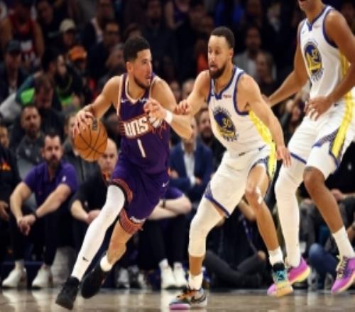 解說：勇士已經(jīng)展現(xiàn)無與倫比精神&戰(zhàn)斗狀態(tài)布克的進攻必須零容錯