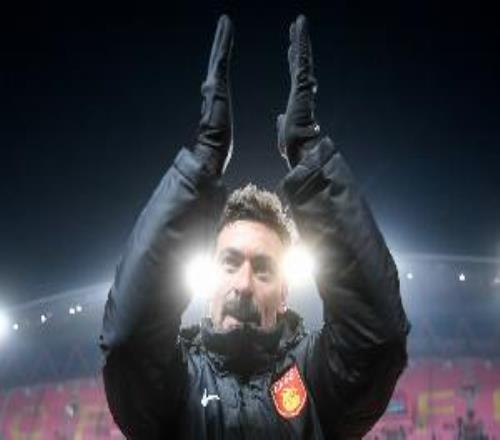 拉維奇：現(xiàn)在足球?qū)ξ乙呀?jīng)漸行漸遠(yuǎn)了，當(dāng)下我最看重的是我的家人