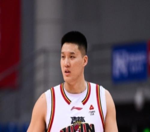 正負值27最低！曾繁日20分鐘5中2拿4分2板有3犯規(guī)