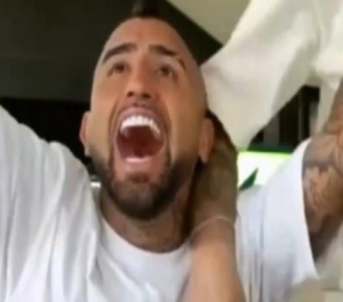 他還是忘不了皇馬！比達爾曬觀看直播動態(tài)，迪亞斯破門后振臂高呼