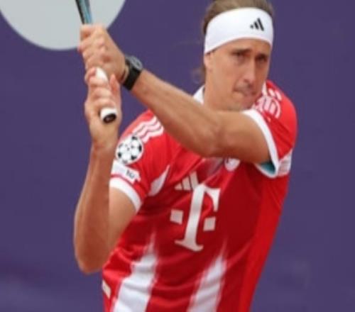 茲維列夫公開賽身穿奧利塞球衣，昨晚現(xiàn)場(chǎng)觀戰(zhàn)并前往更衣室祝賀