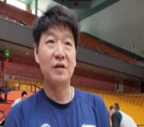 邱彪：克里斯注册了肯定要上常规赛没结束斯蒂尔继续跟队伍一起