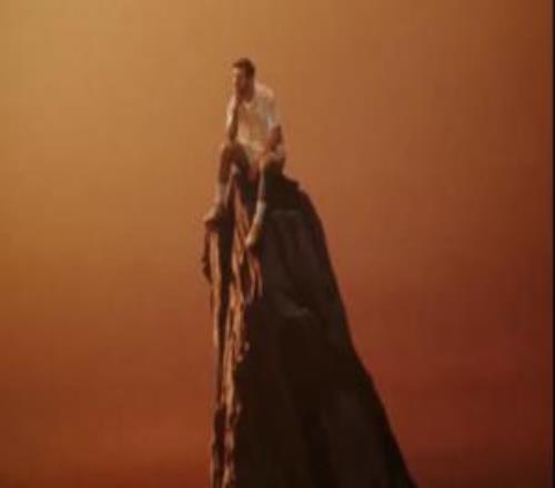 阿迪達(dá)斯最新廣告：梅西一覽眾山小，一只山羊在身后登山