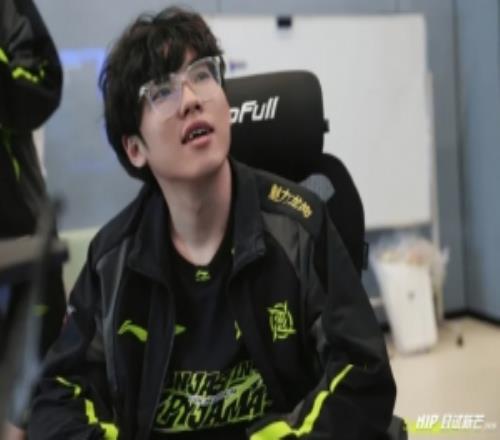 巨大的ADGAP！Assum面對(duì)GALA兩局狂砍19511！