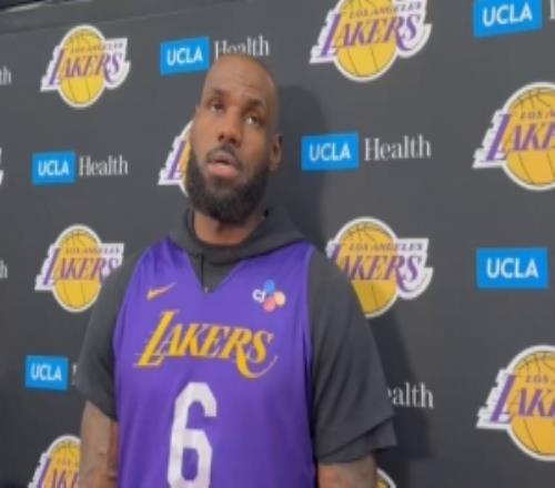 詹姆斯：聲音沙啞是因?yàn)槲乙恢鄙?dǎo)致的