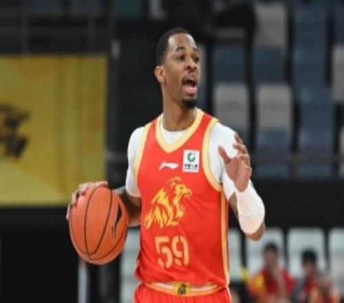 被馬利克威廉姆斯替下！媒體人：塔克生病暫時(shí)被替換休養(yǎng)