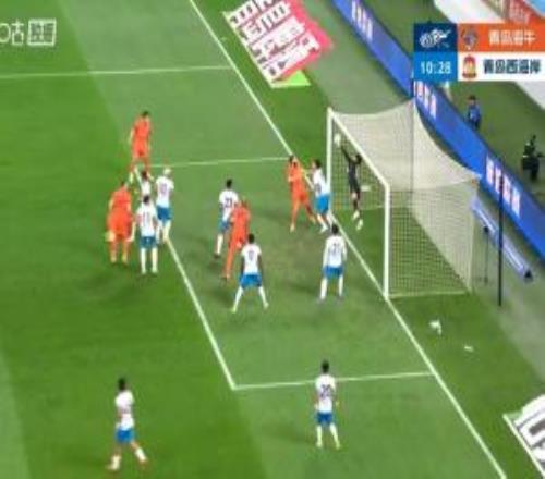 開(kāi)場(chǎng)先來(lái)個(gè)神撲！海牛外援近距離頭槌，李昊極限將球撲出