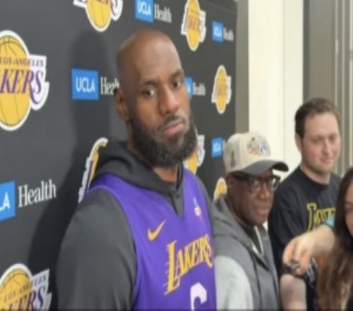 詹姆斯：季后賽比賽具備競(jìng)爭性參與這種比賽肯定意味著更多