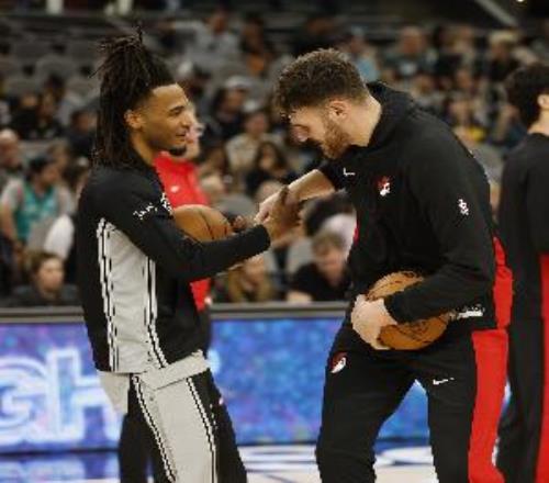 康大隊友！克林根：和卡斯爾沒互噴垃圾話場上是對手&場下是兄弟