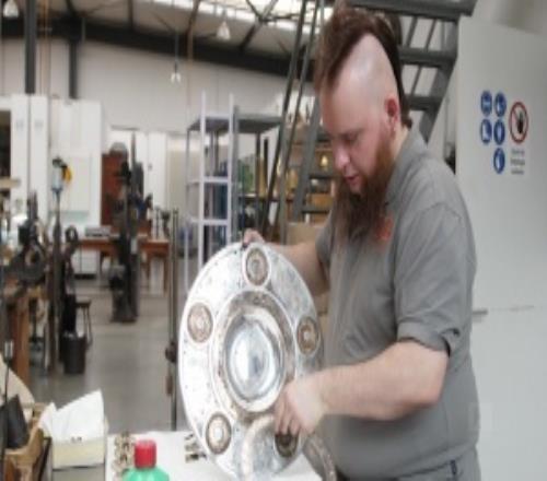 請注意輕拿輕放噢！德甲沙拉盤擴(kuò)容，11公斤重！可供未來30年用