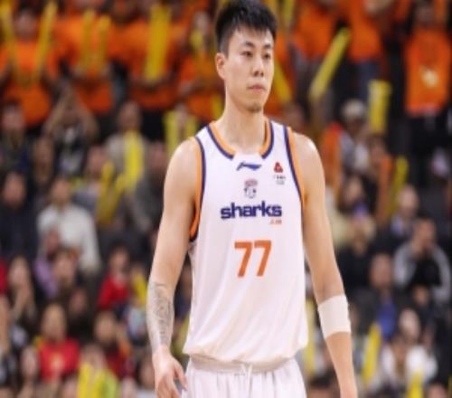 上半場扣爽了！張鎮(zhèn)麟半場4中4拿到8分2板5助3斷正負(fù)值+13