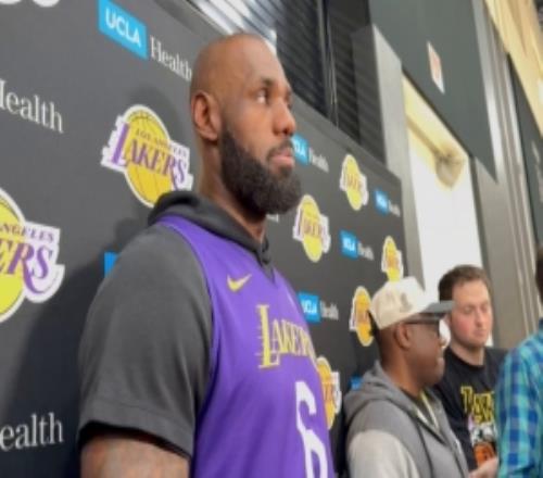 詹姆斯：我們過去幾天訓(xùn)練效果不錯(cuò)明天還有訓(xùn)練&必須全情投入