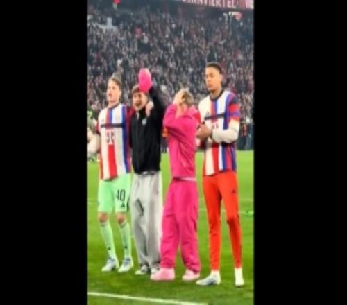 卡爾賽后慶祝身穿少女粉！巴拉克和帕夫洛維奇：他想出風(fēng)頭