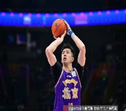 兩雙到手！鄒雨宸17分鐘9中6貢獻17分11板其中9前場板