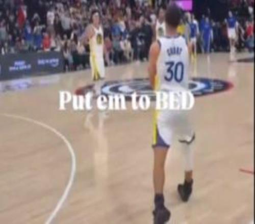 跺腳慶祝險崴腳！庫里致命三分摔進觀眾席趴著問：球進了吧