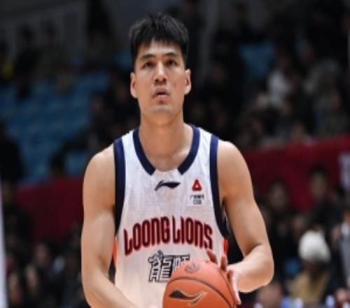 替補(bǔ)打得可以！陳國豪5中4高效拿下10分3板3助次節(jié)連拿8分