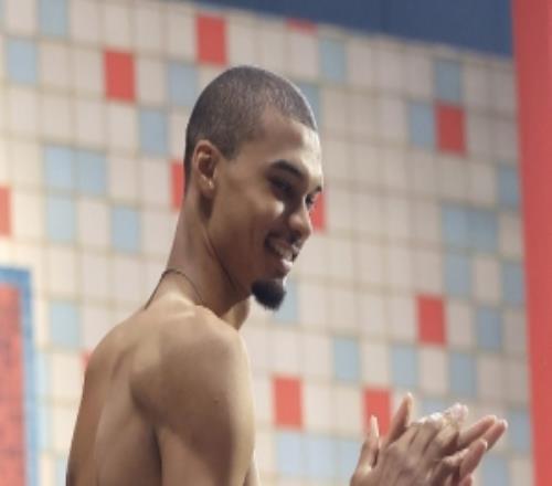 KG：文班需要和美國黑人約會才能變得強硬讓我表妹帶你長長見識