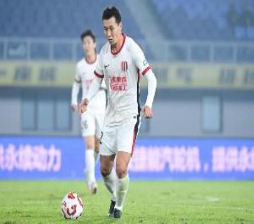 李揚(yáng)在蓉城10三鎮(zhèn)的比賽首發(fā)出戰(zhàn)，迎生涯第100場中國頂級聯(lián)賽