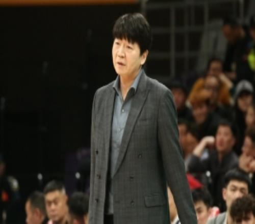 情緒激動(dòng)！邱彪：教練組的安排出不出機(jī)會(huì)誰(shuí)能把球投進(jìn)誰(shuí)能防