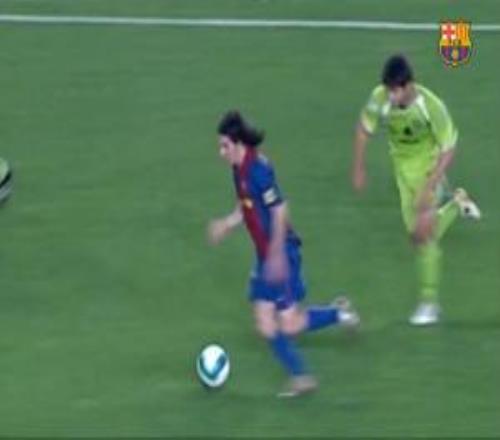 重温经典！巴萨官方晒视频纪念梅西长途奔袭连过五人进球19周年