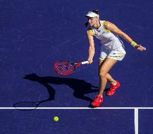 絕境翻盤！萊巴金娜救兩賽點(diǎn)21逆轉(zhuǎn)費(fèi)爾南德斯，進(jìn)斯圖加特站4強(qiáng)