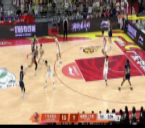 你是會搞氣氛的！奎因上籃被犯規(guī)起身前做3個俯臥撐引觀眾歡呼