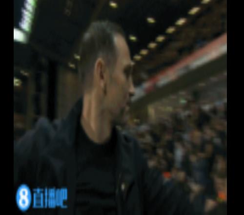 回英超！考文垂球迷高舉weareback橫幅蘭帕德抹了抹嘴表情淡定