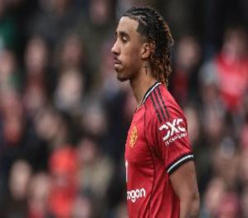 真沒中衛(wèi)了！曼聯(lián)跟隊：約羅突然受傷未隨隊出征，5名中衛(wèi)只剩1人