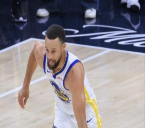 帕森斯談庫(kù)里上場(chǎng)表現(xiàn)：不想說(shuō)這是他的經(jīng)典時(shí)刻這只是常規(guī)操作