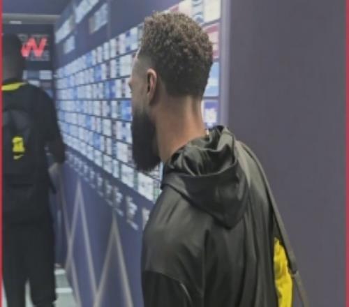 亞冠出局！吉達聯合球員賽后直接走過混采區(qū)域，拒絕接受采訪