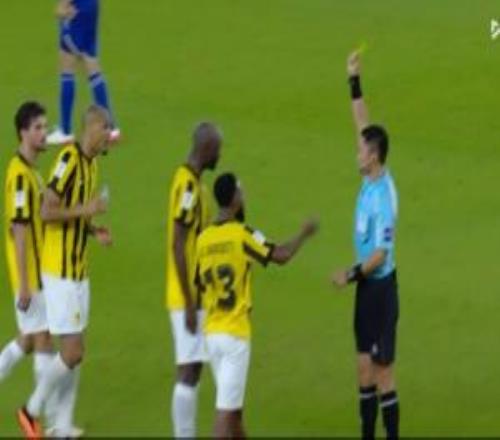 氣炸了！吉達(dá)聯(lián)合絕平因手球被吹，佩雷拉情緒激動跟馬寧爭辯染黃