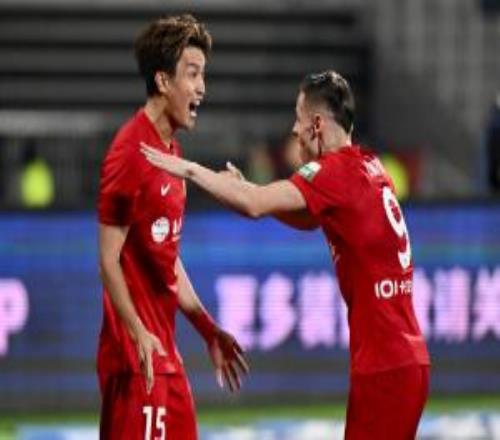 開(kāi)局4勝2平！銅梁龍20十人新鵬城向余望中超首球陳純新破門(mén)