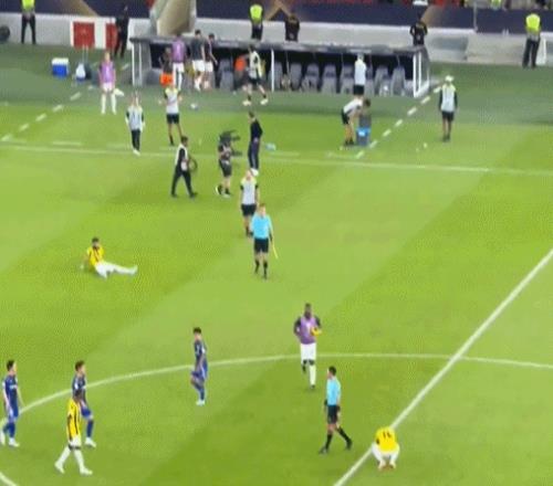 沙特媒體：賽后推搡馬寧的吉達聯(lián)合球員，預計將被亞足聯(lián)重罰