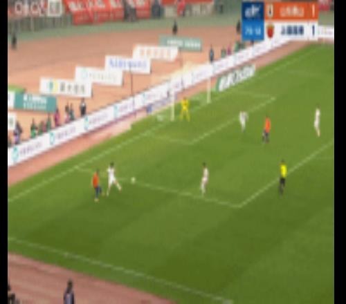 差一點(diǎn)！澤卡禁區(qū)內(nèi)得球，隨后轉(zhuǎn)身低射中柱