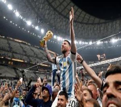 阿圭羅：不認(rèn)為梅西在思考28年做什么我想他的夢想是在巴薩告別