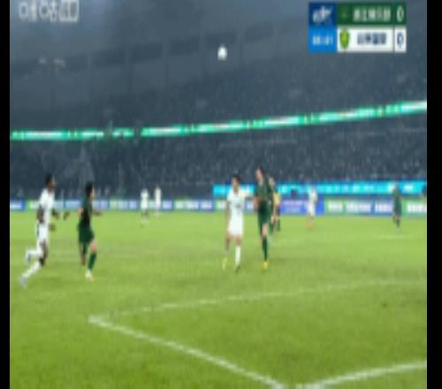 媒體人：恩科洛洛膝蓋傷勢(shì)不輕，在隊(duì)醫(yī)攙扶下離場(chǎng)